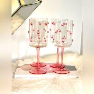 Wine Glass Set with Punk Bow with red heart in the middle
